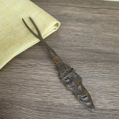 

Bronze ware, bronze carving, Monkey head handle piece, retro and antique item copper art tea ceremony, jumping pot lid appliance