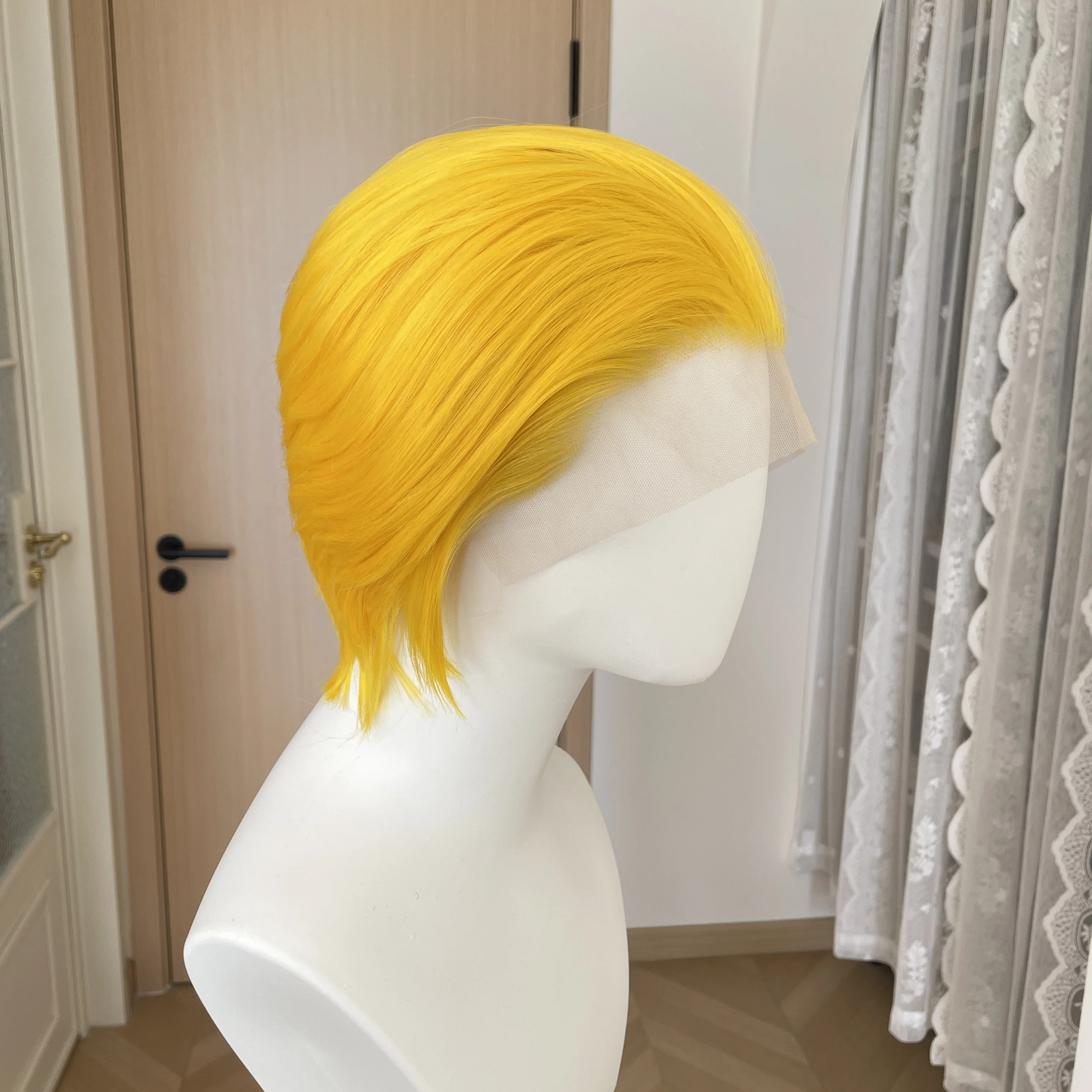 メンズ用ショートボブカットコスプレウィッグ、女性用イエローフリーパートウィッグ、接着剤不要13x4合成レースフロントウィッグ、自然なヘアライン、150-密度