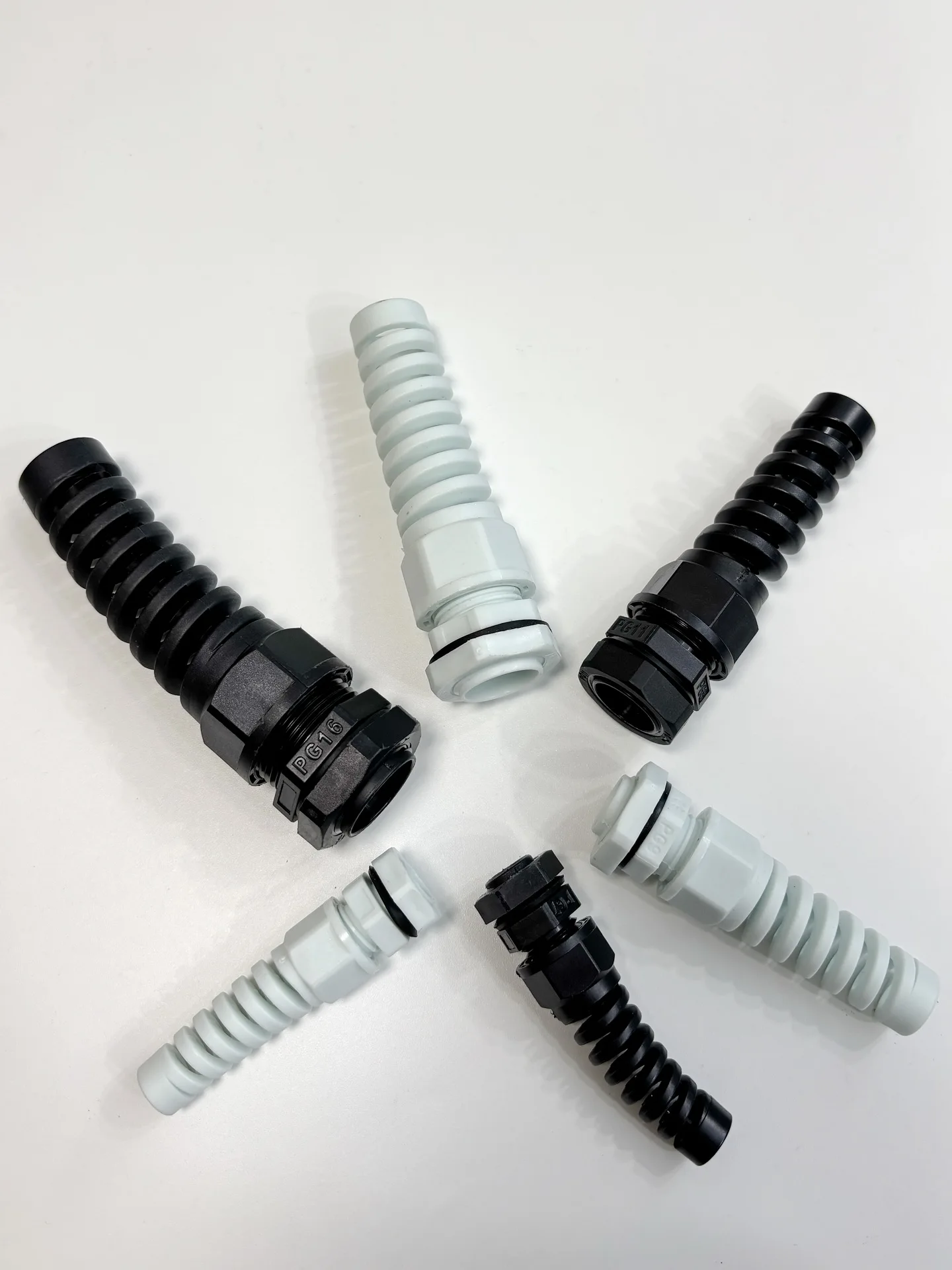 

Нейлоновый пластик, черный, белый цвет, серия ниток PG, водонепроницаемое соединение с хвостовым кабелем, фиксирующий ввод, головка, уплотнение провода, фиксирующий разъем