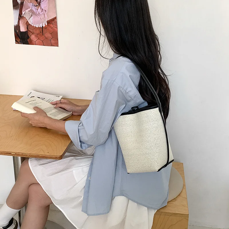 New Fashion Woven Shoulder Underarm Bag Women Korean Style Color Block Bucket Beach Bag Casual Versatile Woven Women Tote Bag