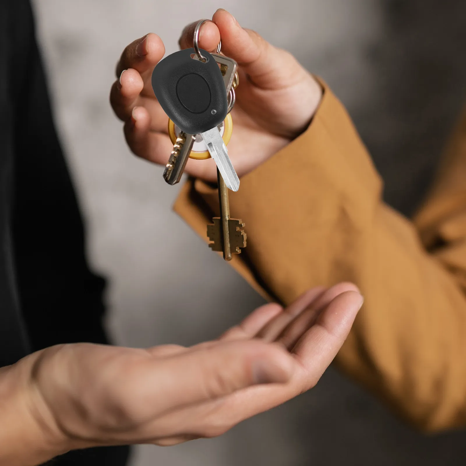 

2Pcs Remote Key Fob Shell Case Copper Plastic Secure Fit Replacement Car Key Cover Holder Fob Holder Keyfob Protective Covers