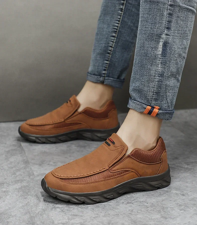 

2025 New Male Comfortable Leather Flat Footwear Sneakers Leather Casual Shoes Breathable Loafers Men Sneakers
