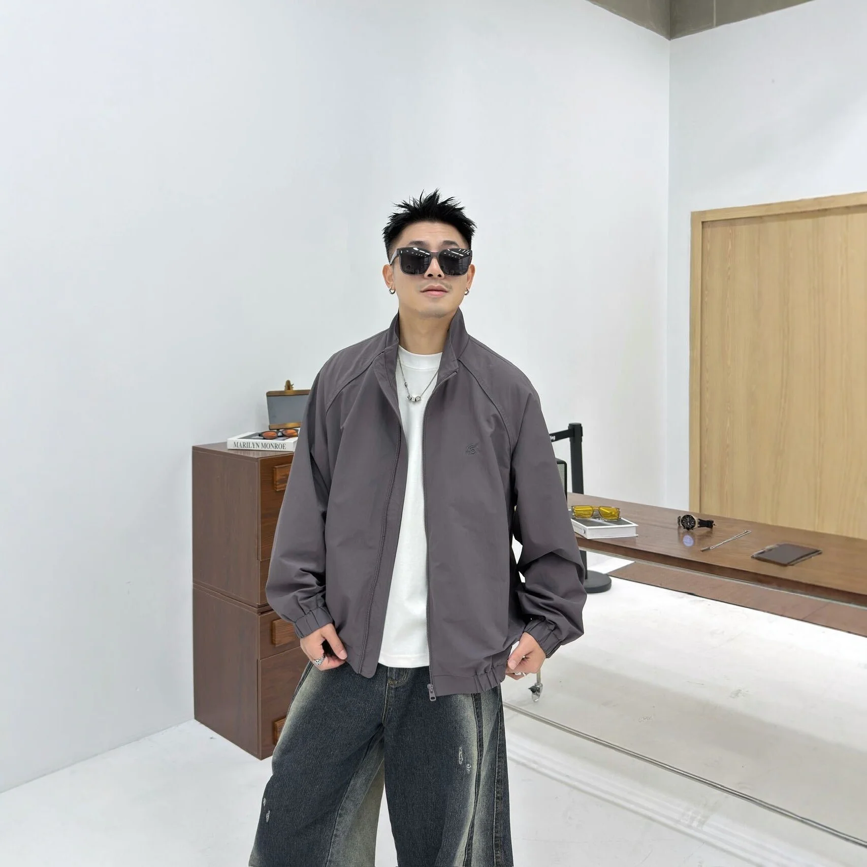 

Мужская повседневная куртка с воротником-стойкой, свободного кроя, универсальная рабочая одежда, верхняя одежда для весны и осени, новинка, из полиэстера, модная.