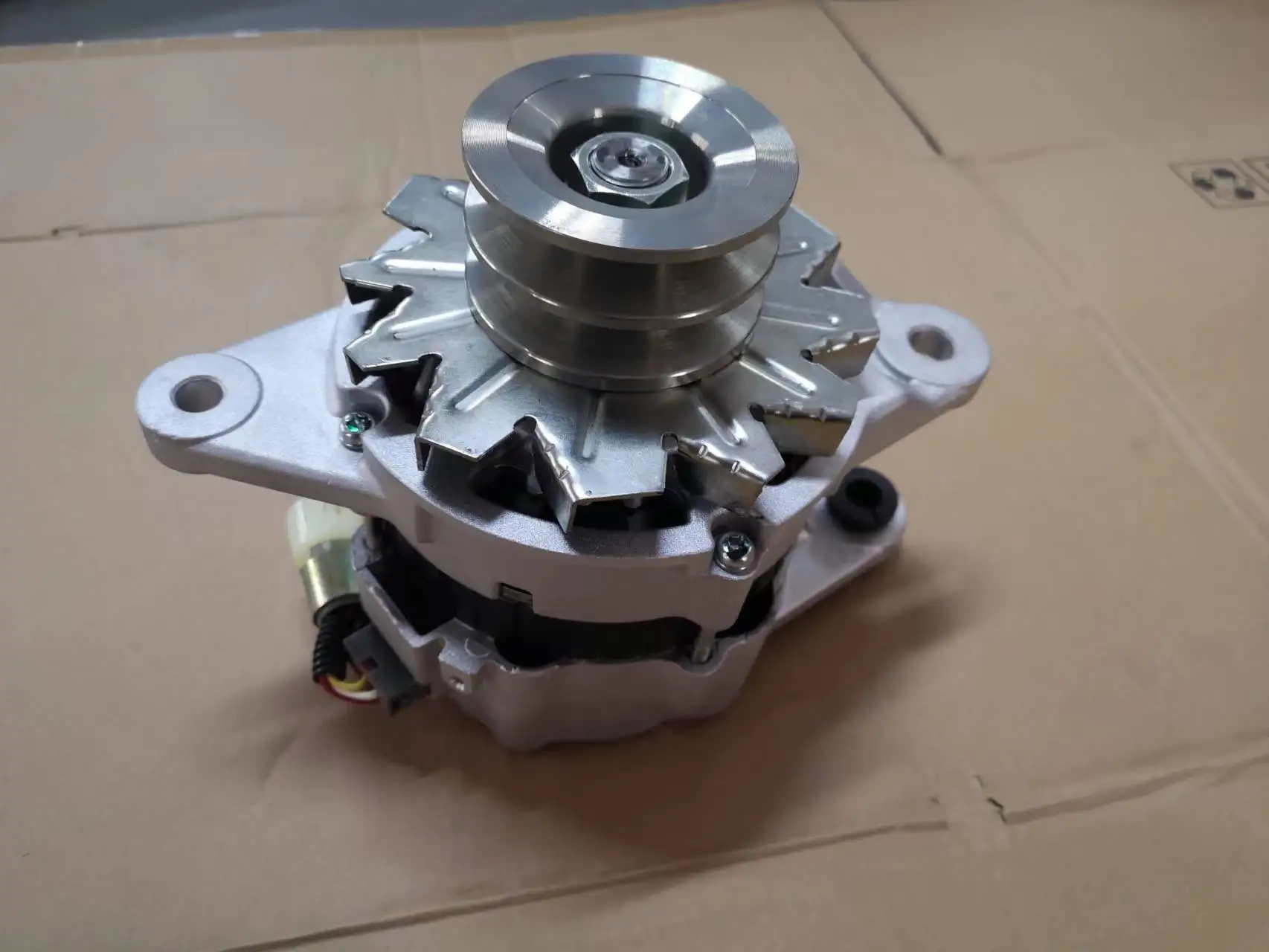 Alternator 8982001540 CYZ CYH Heavy Truck ISUZU 6WF1 6WG1 Engine Parts ZX200 Excavator 6BG1 Common Use