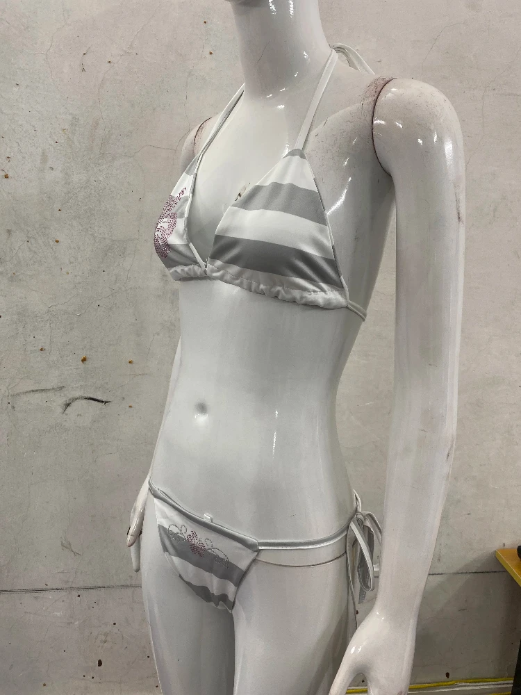 Conjunto de bikini de rayas gris y blanco, conjunto de vacaciones de playa informal de ladrillo caliente, ropa sexy de encaje para el verano