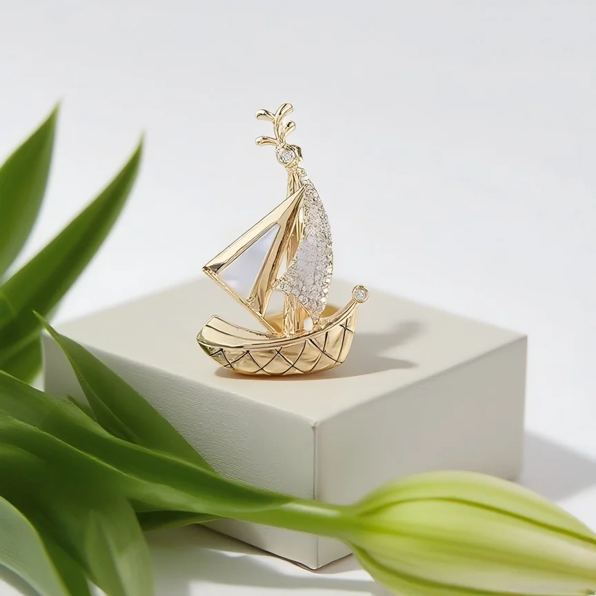 Exquisite gold color sail fashion design versatile fashion trend personalized accessory buckle brooch