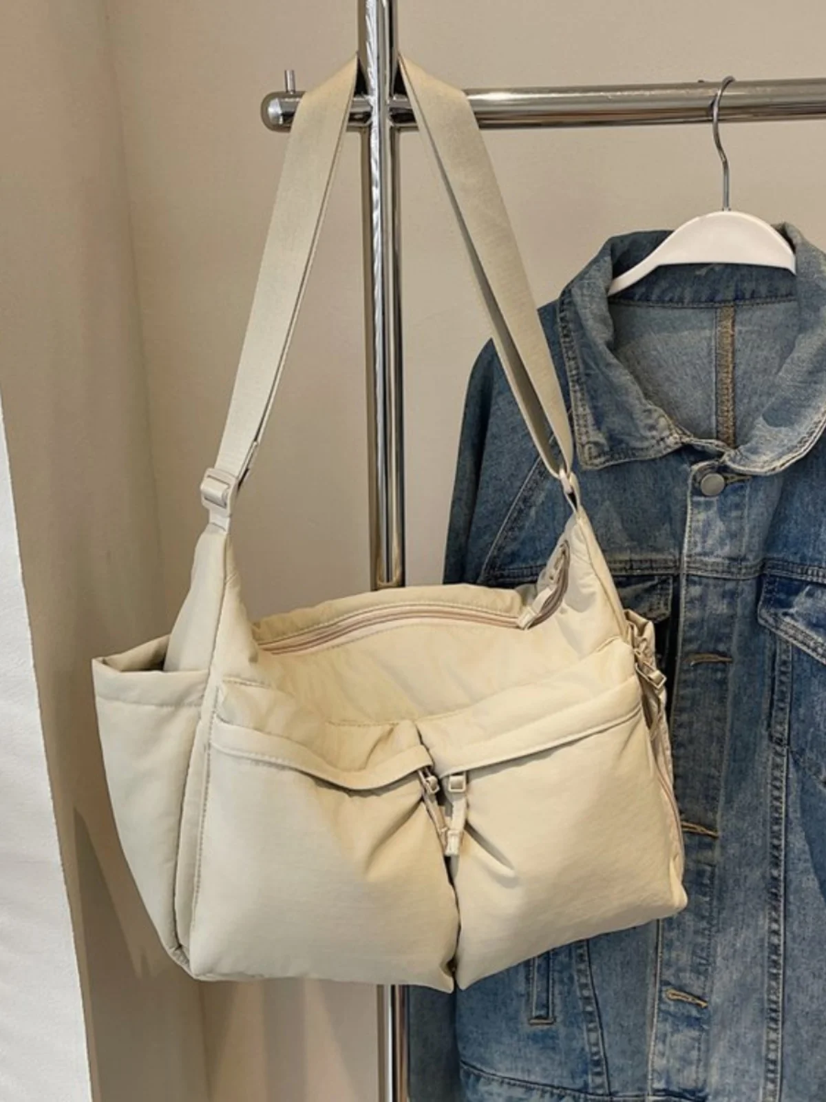 

Повседневная нейлоновая сумка через плечо с одним плечом и водонепроницаемой водонепроницаемой осенне-зимней новой сумки для поездок на работу