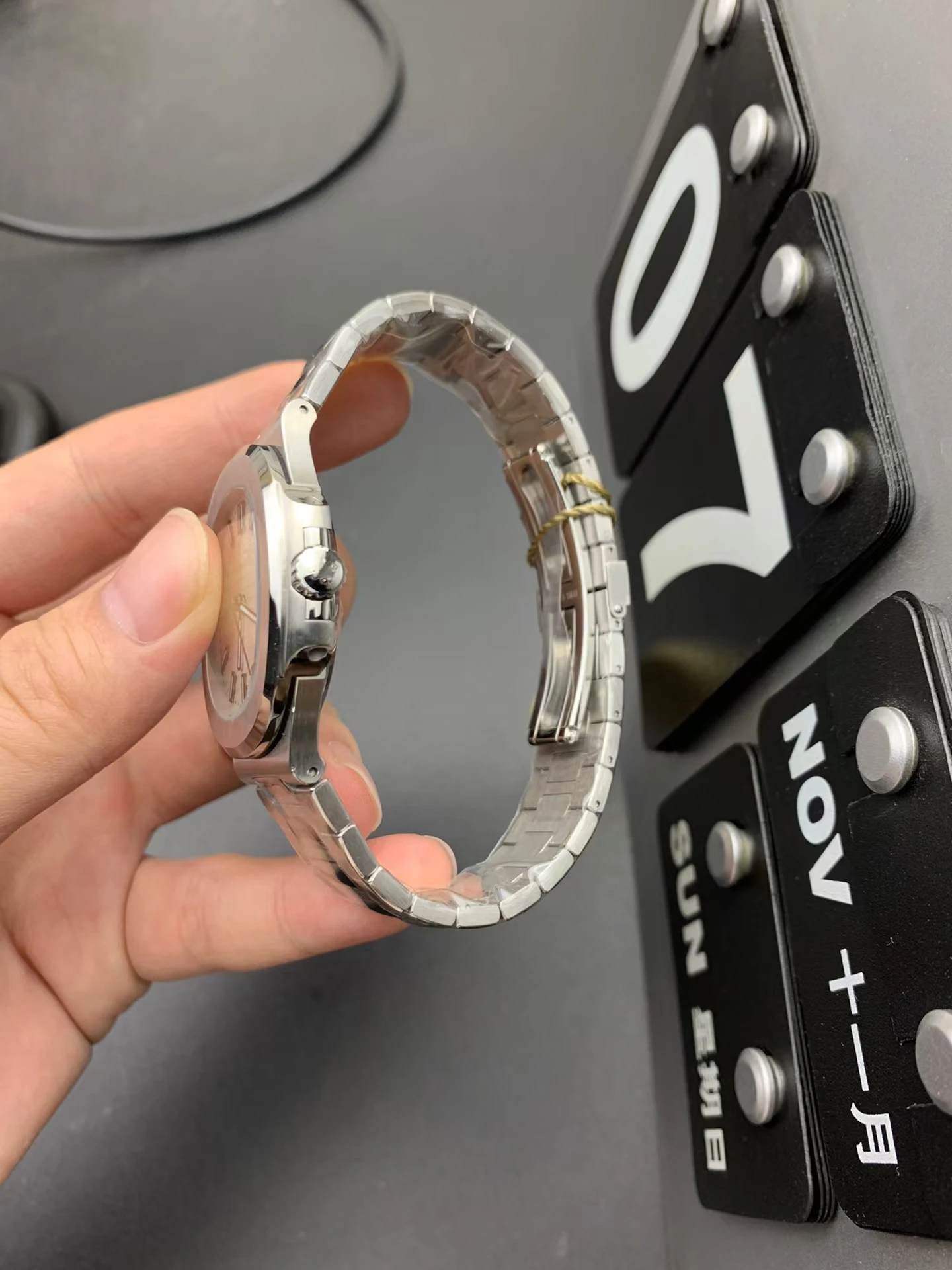 ساعة يد بحركة ميكانيكية أوتوماتيكية للرجال من سلسلة Parrot من العلامة التجارية الفاخرة باللون الأبيض مقاومة للماء من الفولاذ المقاوم للصدأ مع أعمال كاجوال 40 ملم