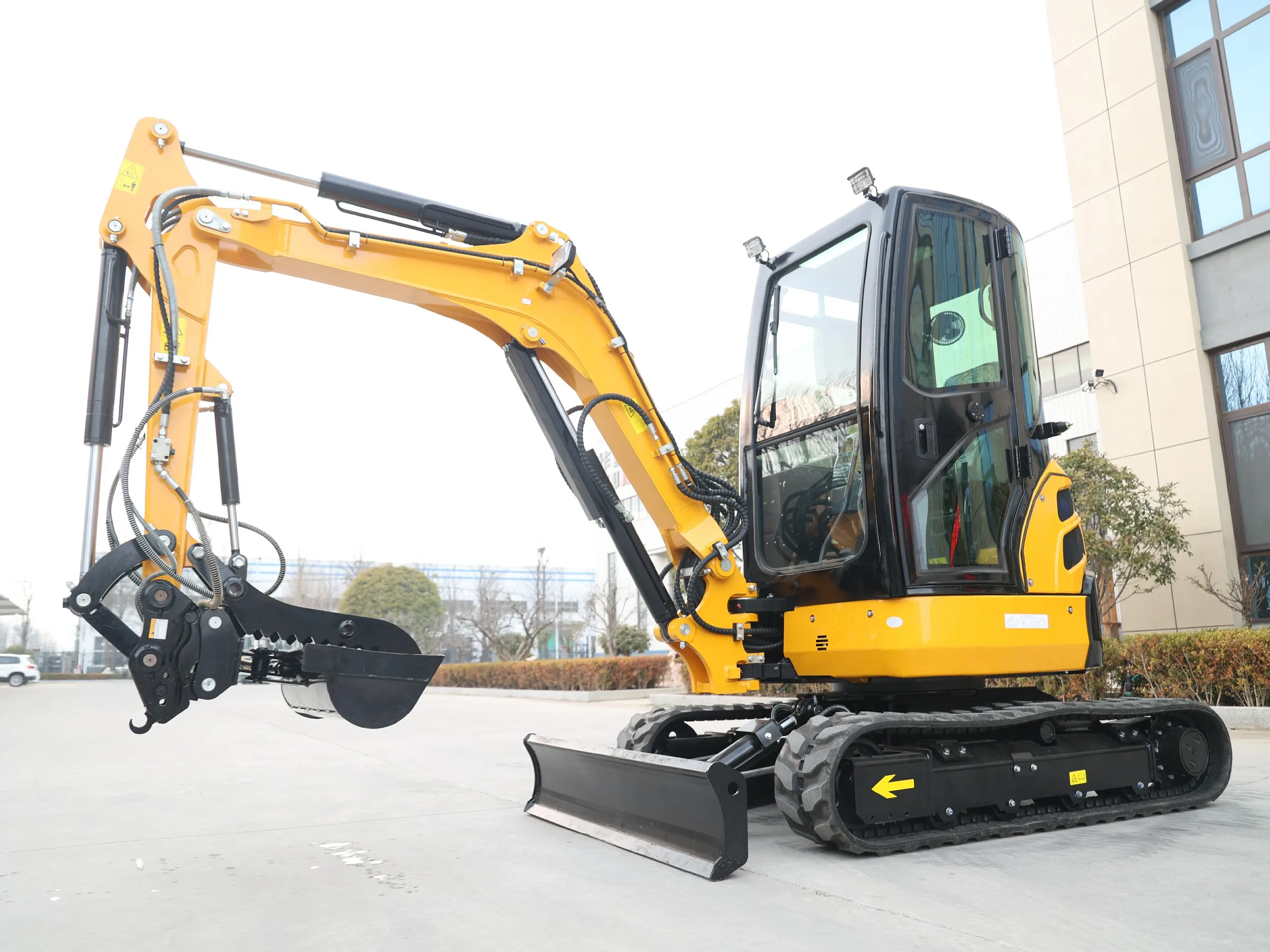 Maßgeschneiderter Haushaltsbagger Minibagger Elektrischer Minibagger zum Verkauf mit CE Multifunktions-Mikrobagger 3,5 Tonnen Diesel