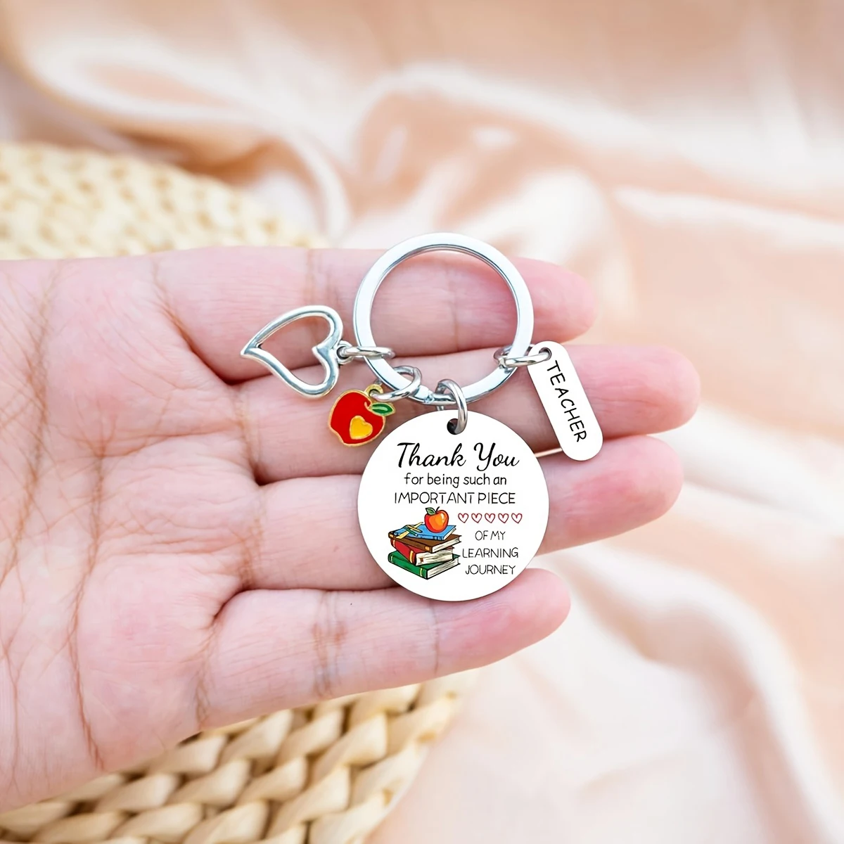 قطعة واحدة من سلسلة المفاتيح المستديرة المصنوعة من الفولاذ المقاوم للصدأ مع تصميم "شكرا لك المعلم" - هدية مثالية للمعلمين أو عيد الحب أو عيد الميلاد