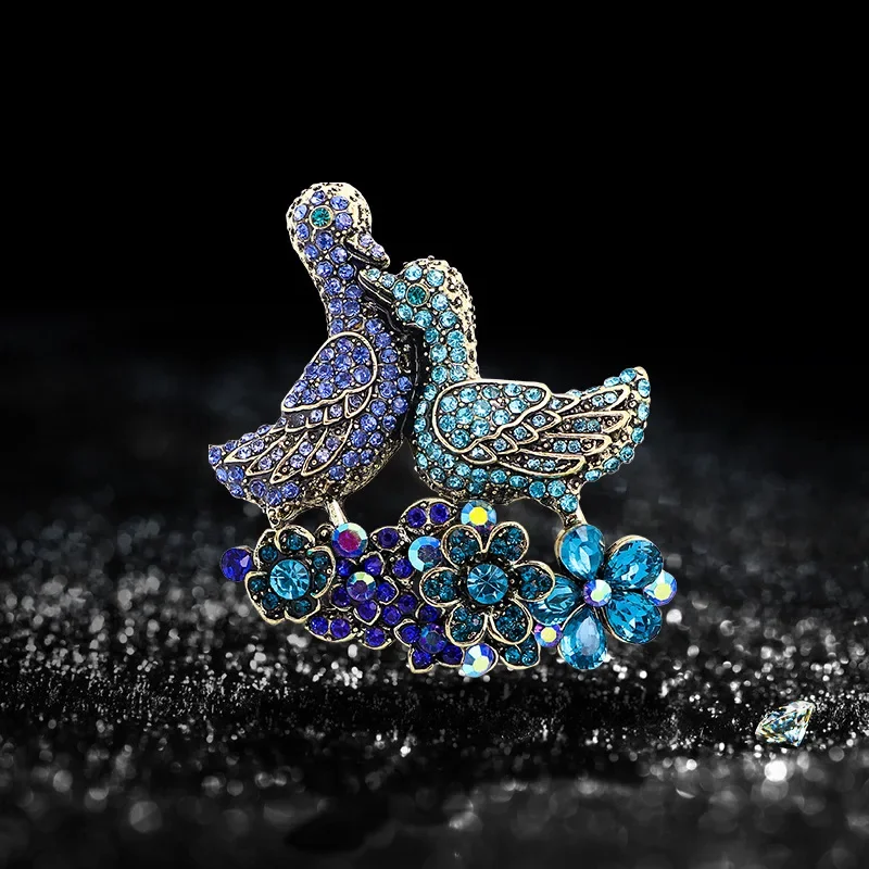 Vintage Palace Style Full of Rhinestone Mandarin Duck Pins Luxury Personality Jewelry Temperament Jewelry Clothes Coat Suit Pin