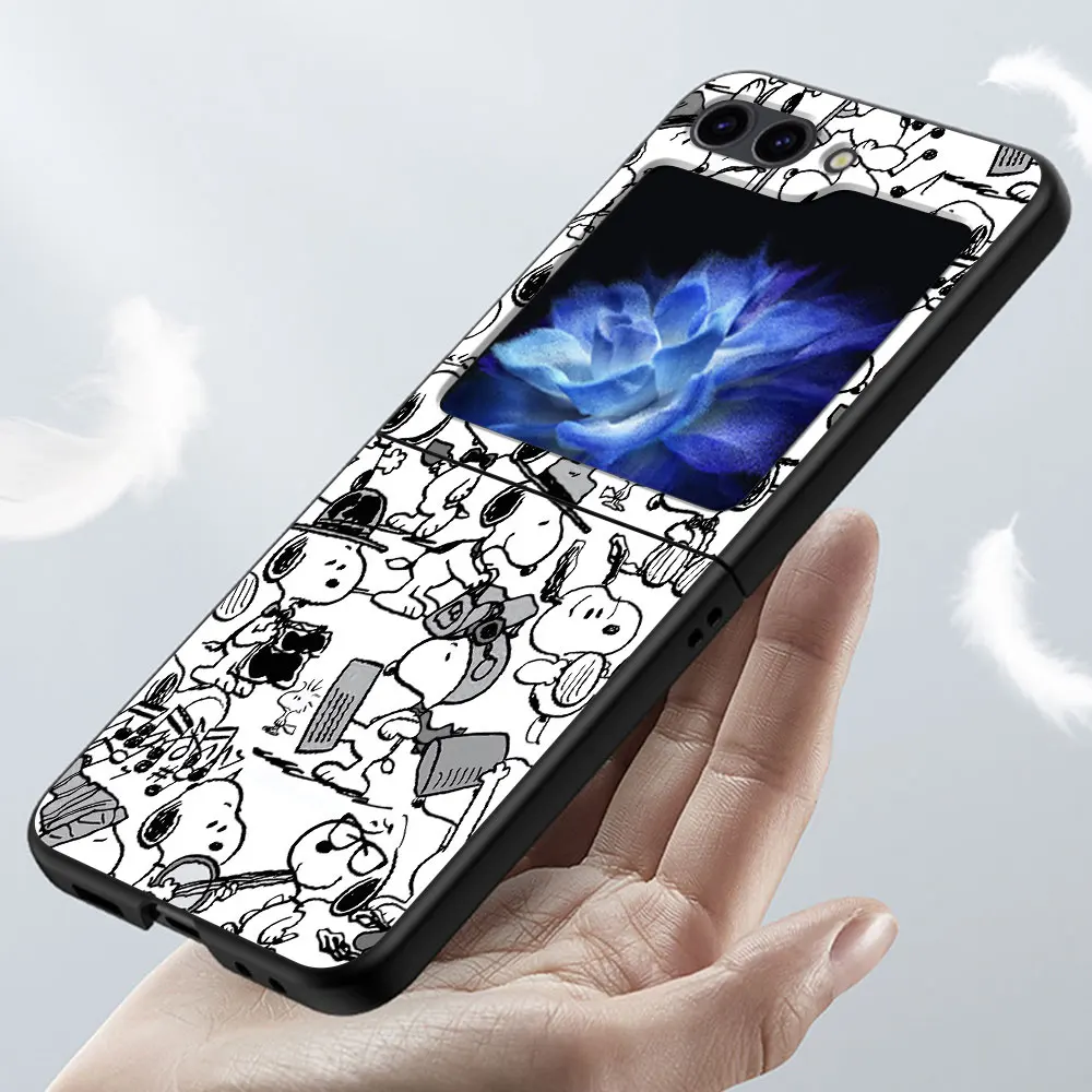 S-Snoopy Cartoon Luxury Cell Phone Case for Samsung Galaxy Z Flip5 Black Cover Z Flip 5 Hard PC Folding Shell Zflip5 Cases Funda