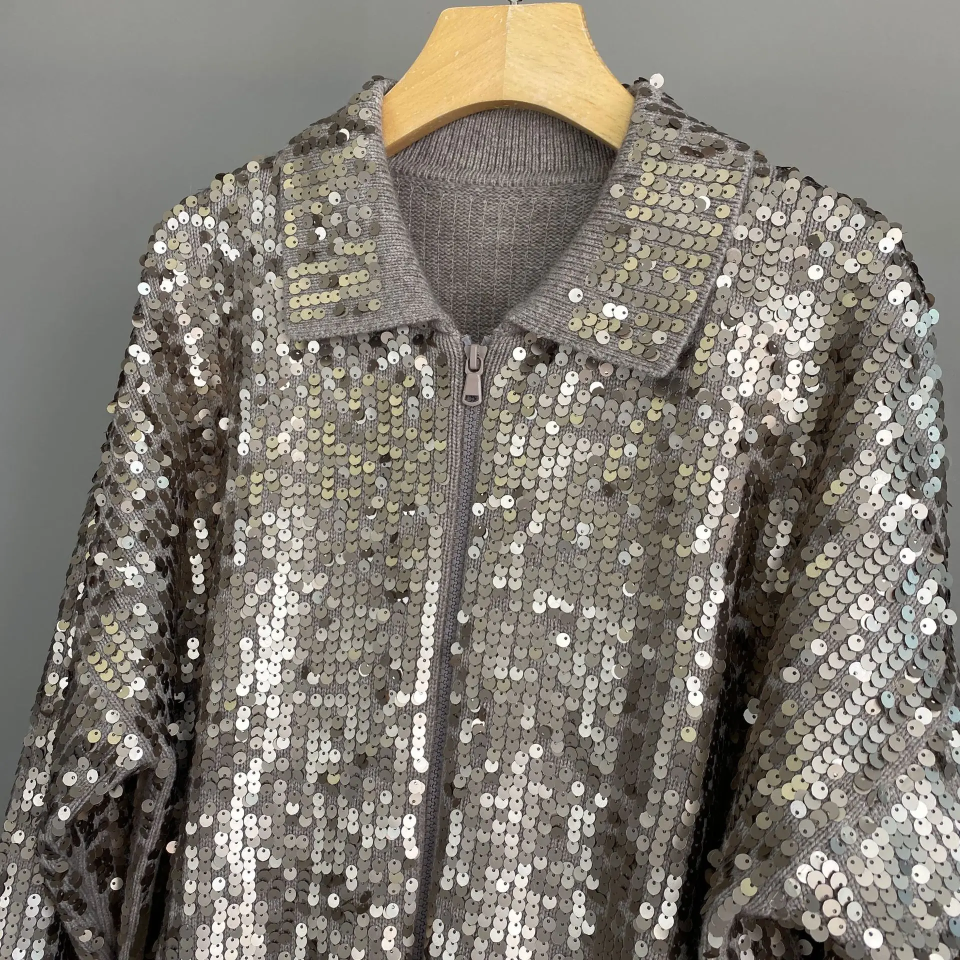 

Осень-зима 2025 г., новый кашемировый вязаный кардиган в стиле ретро с тяжелыми пайетками, модный темпераментный свитер для женщин