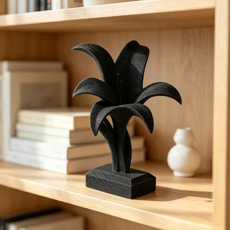 Desk Decor Modern Flower Lily Figurine 3D Printed Black Botanical Statue Minimalist Bookshelf Office Ornament Gift Figurine