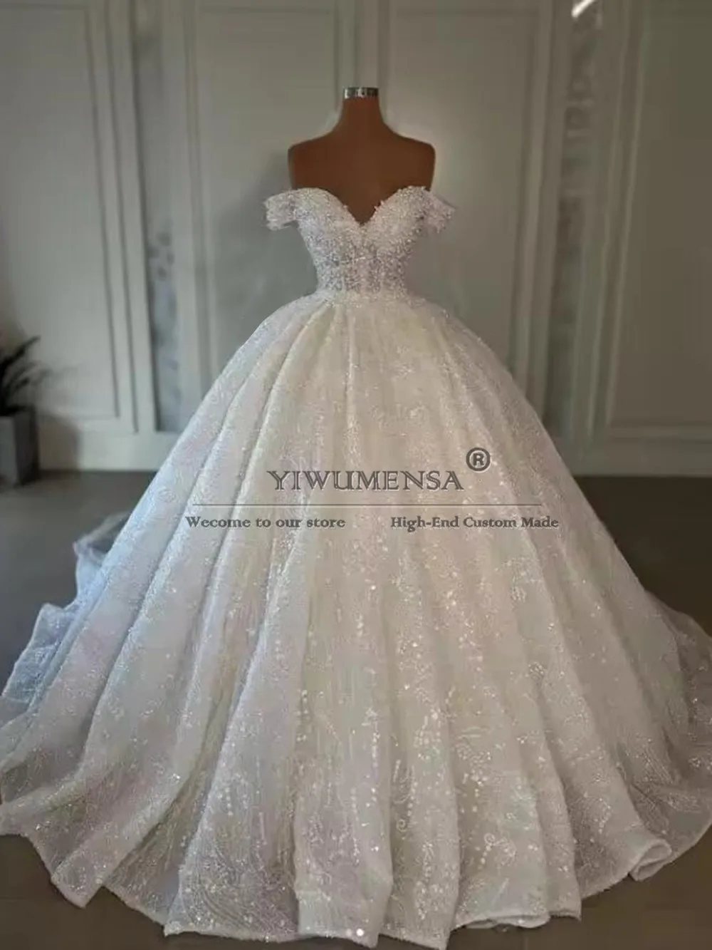 Squisiti abiti da sposa a linea A con scollo a cuore personalizzati con lacci sul retro Appliques Abiti da sposa con perline Abiti da sposa con spalle scoperte