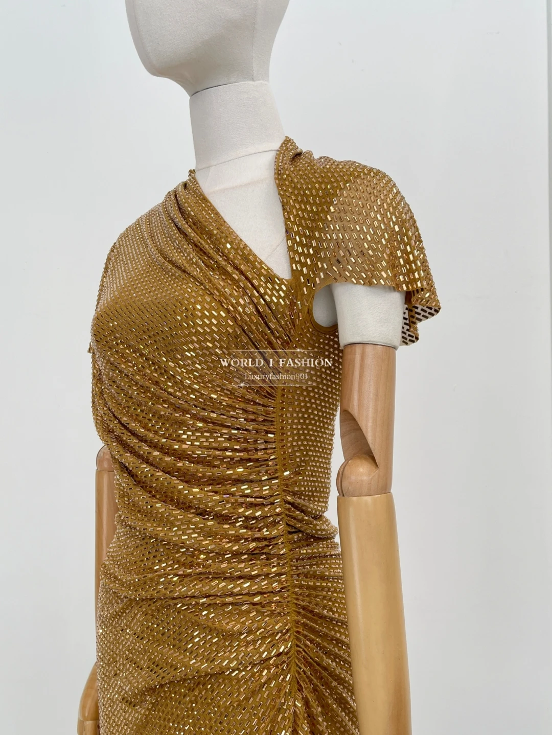 2025 roupas femininas de alta qualidade diamantes dourados manga curta gola inclinada vestido midi