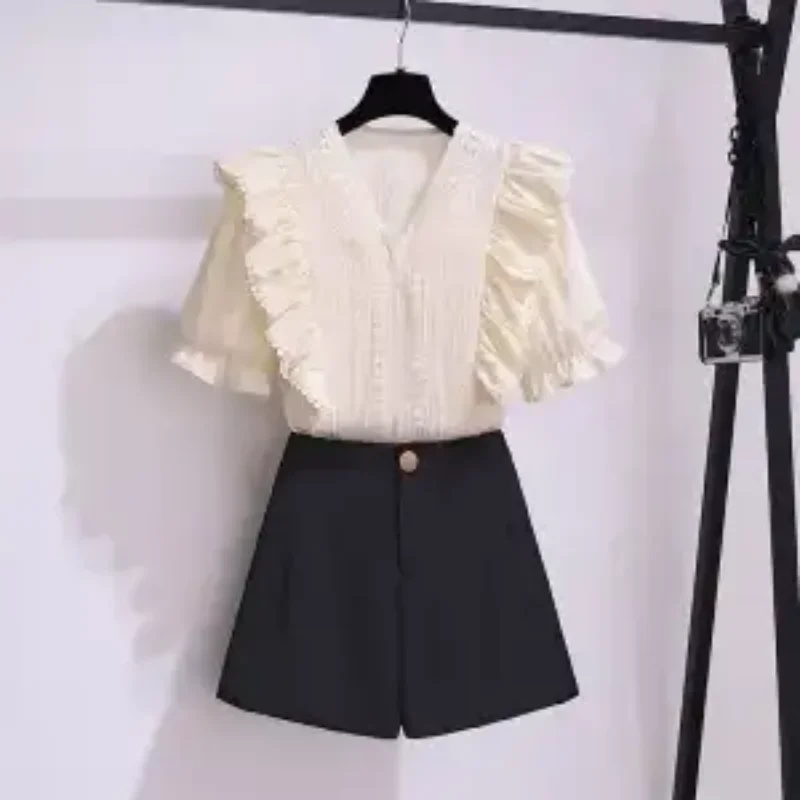 

Women's Black High Waist Shorts Casual A-line Wide Leg Shorts with Single Button Closure