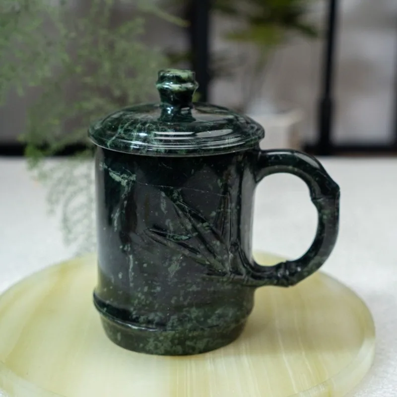 tasse-a-couvercle-en-pierre-de-style-ethnique-delicat-avec-motif-de-plantes-medicinales