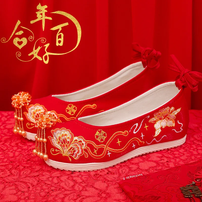 

Антикварные свадебные туфли в стиле древнего китайского костюма, красные туфли с кисточками для традиционной китайской одежды Xiuhe.