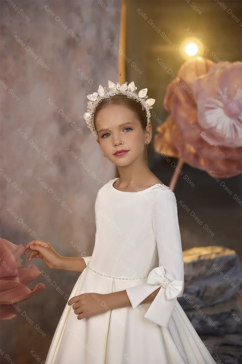 Witte satijnen bloemenmeisjesjurk voor bruiloft Kant parels met strikken Elegante prinses kind eerste eucharistische verjaardagsfeestjurk