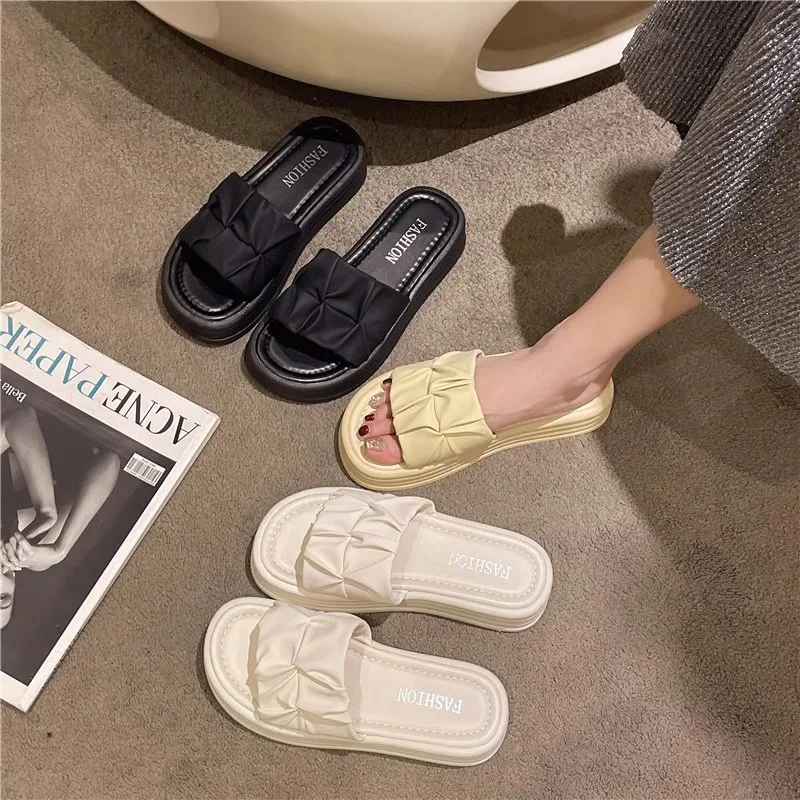 

French High-grade Platform Slippers Female Summer Outside Wear 2025 New Non-slip Increase Fashion Explosion Muffin Flip-flops