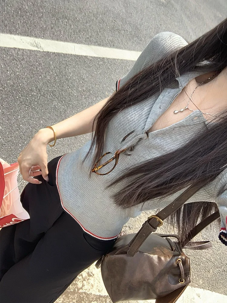 เสื้อถักไหมพรมผู้หญิงทรงเข้ารูป สไตล์เรโทร สีสันสดใส แบบเกาหลี ติดกระดุม รุ่น College Sle Top