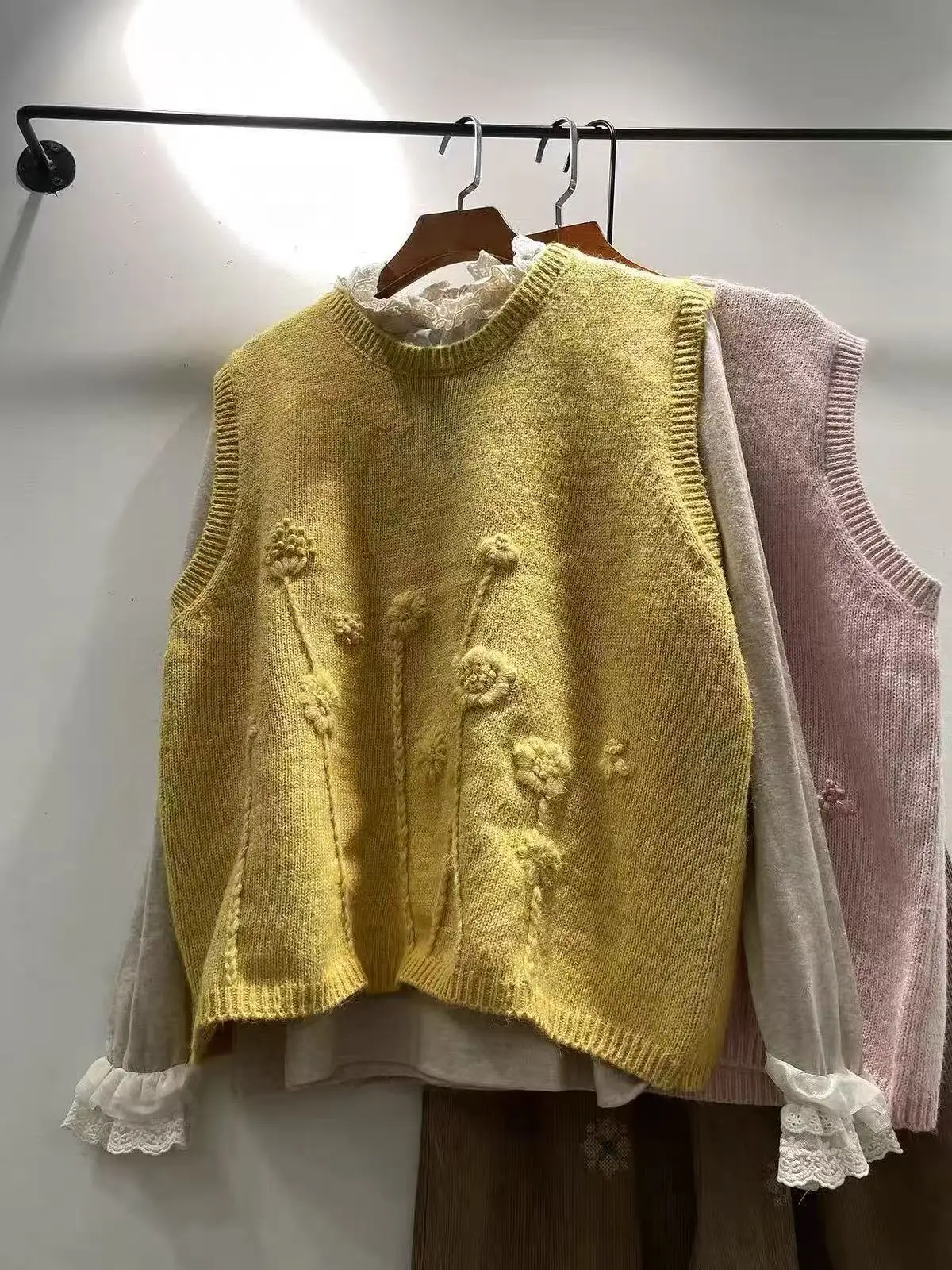 Women's Sleeveless Knit Sweater Vest Crew Neck 3D Hand Embroidery Floral Pattern Loose Oversized Cottagecore Mori Girl Waistcoat