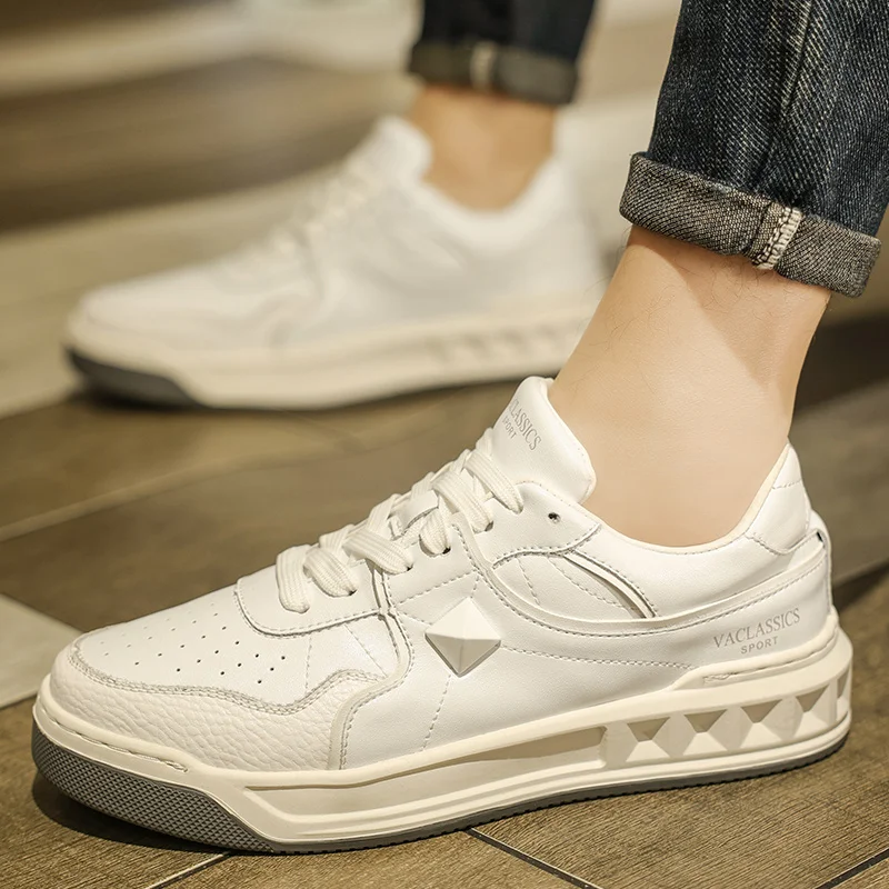 

In the autumn of 2025, white casual sports low-top shoes are the easiest to pair with white sneakers for men