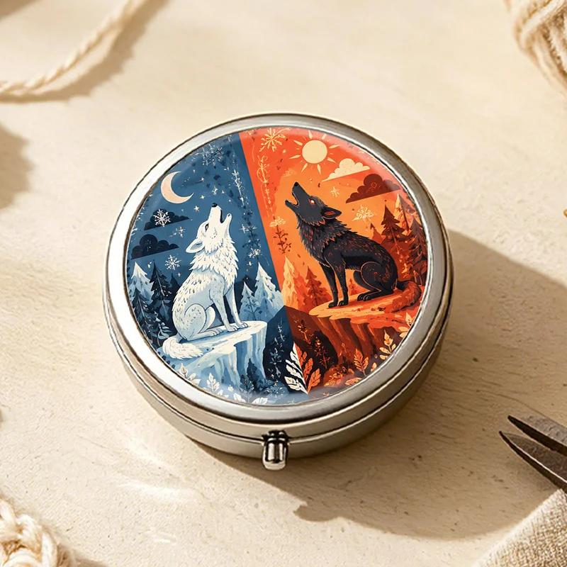 Single-piece packaging, flat print, moon-shaped color-blocking design, round multi-compartment portable box, sealed and moisture-proof, can store day and night vitamins, unisex, convenient for commuting and business trips, flat style