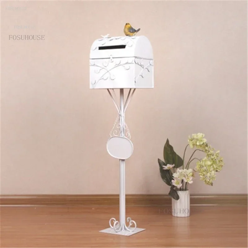 

Wrought Iron Rain-proof Villa Mailboxes Letter Box Outdoor Mailbox Garden European Inbox Wedding Props Box Home Inbox Vertical S