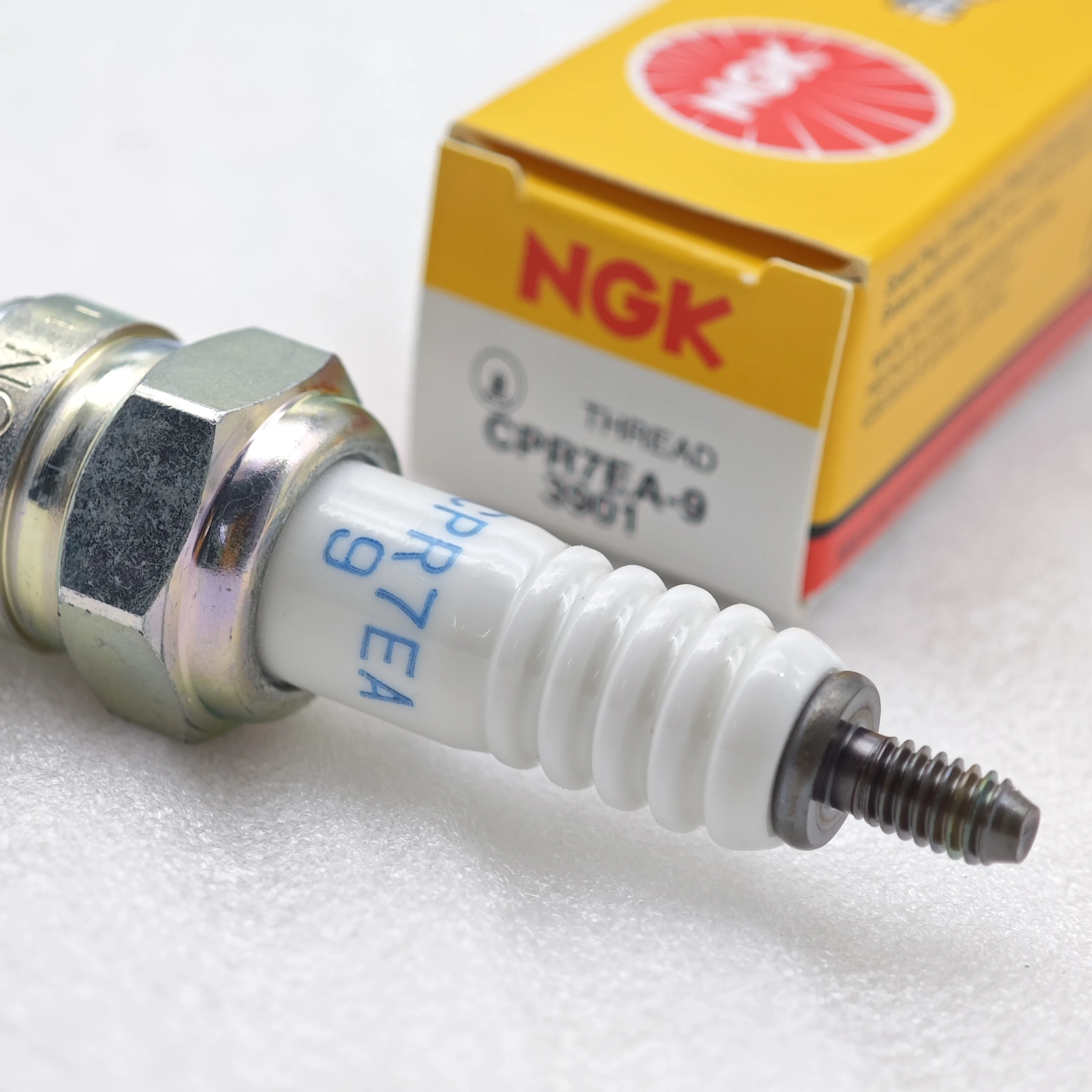 Original NGK Motorcycle Spark Plug CPR7EA-9 3901 Applicable To Some Models Of Split EX125 RX NS125D UY125 UU125T etc