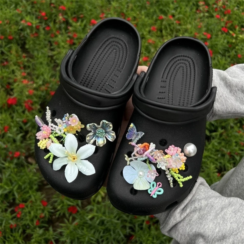 

Designer charms DIY Colorful Butterfly Seaweed Bead Chain Shoe Buckle Hole Accessories Detachable Shoe Flower For Girls Gifts