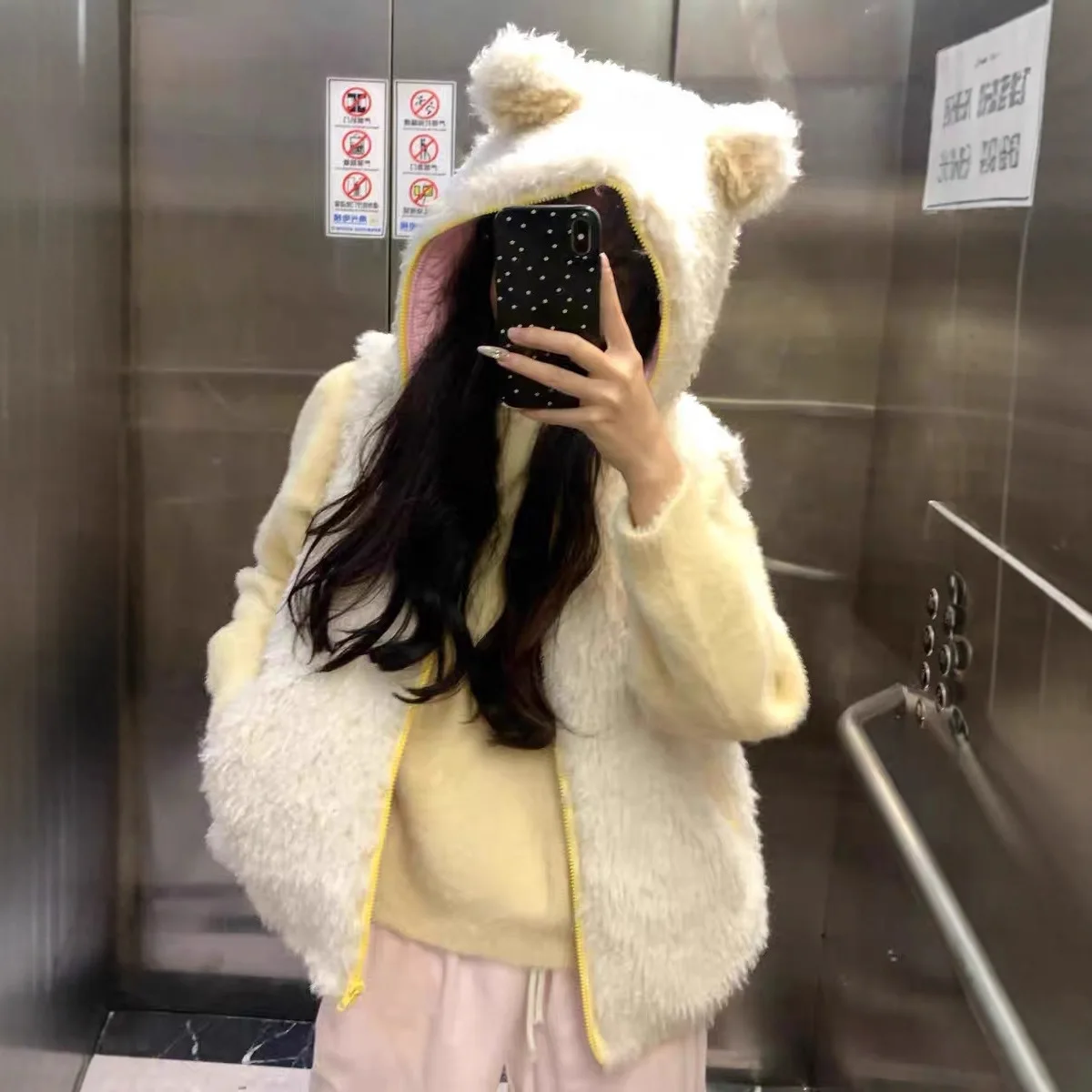 

Новинка 2025 года, жилет с капюшоном и медвежьими ушками, хлопковая одежда, женская осенне-зимняя новая пушистая короткая верхняя одежда