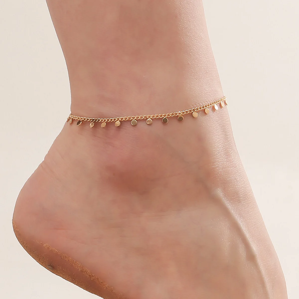 Cavigliera estiva Boho rotonda in ferro con ciondolo nappa per donna, braccialetto classico da spiaggia in acciaio inossidabile, regalo di gioielli impermeabili