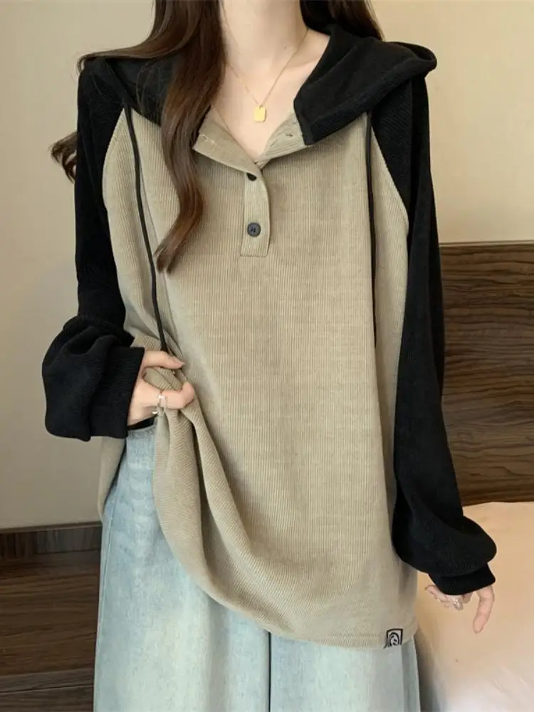 Felpa con cappuccio a maniche americane da donna in camicia con fondo in stile coreano autunnale per farle sembrare il top sottile e ampio alla moda