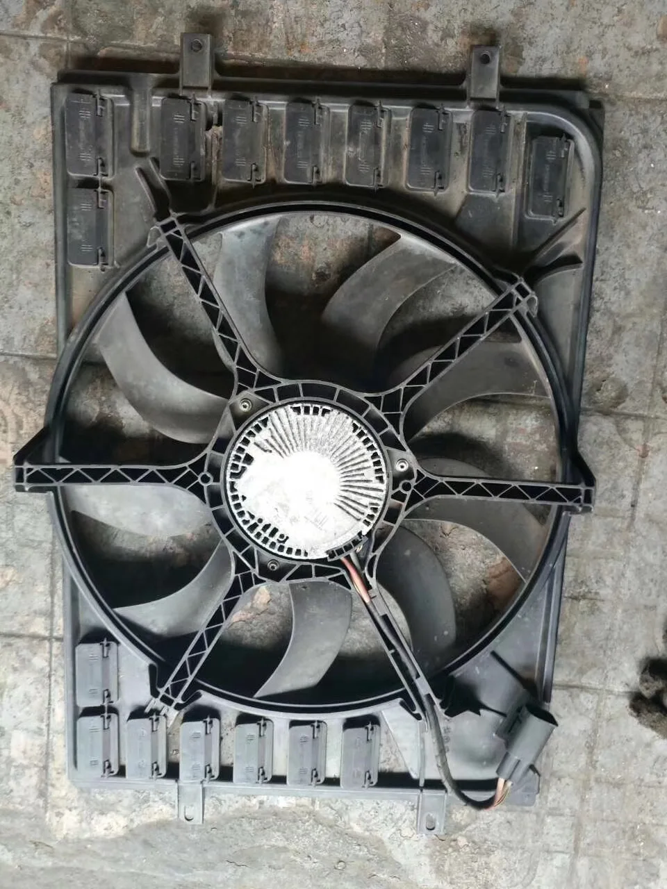 High quality Radiator Cooling fan assembly electric engine cooling radiator  for Bentley Flying Spur