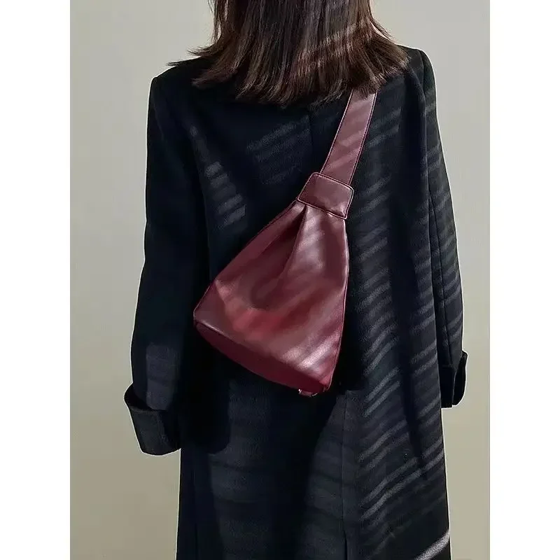 여자 가슴 가방 PU 버킷 패션 캐주얼 단색 지퍼 소프트 어깨 가방 Crossbody 간단한 여성 가방 유로 아메리카 스타일