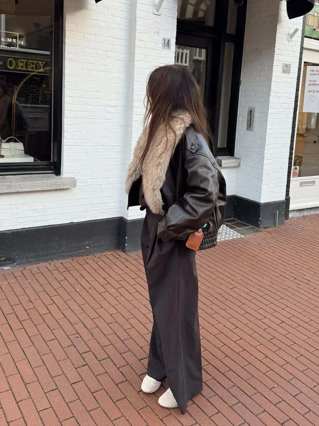 Veste en cuir à col en fausse fourrure marron pour femme, manteaux à manches longues, Design surdimensionné, mode luxueuse et polyvalente, vêtements d'extérieur de fête, 2025