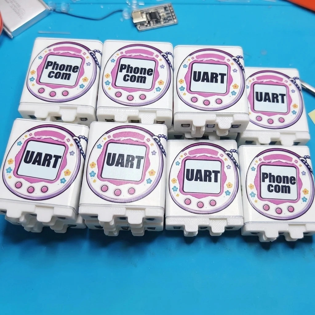 Akcesoria do personalizacji Tamagotchi: Wyślij wyjątkowe prezenty, zmień elementy laboratorium i rozszerz postacie dla kolekcjonerów.