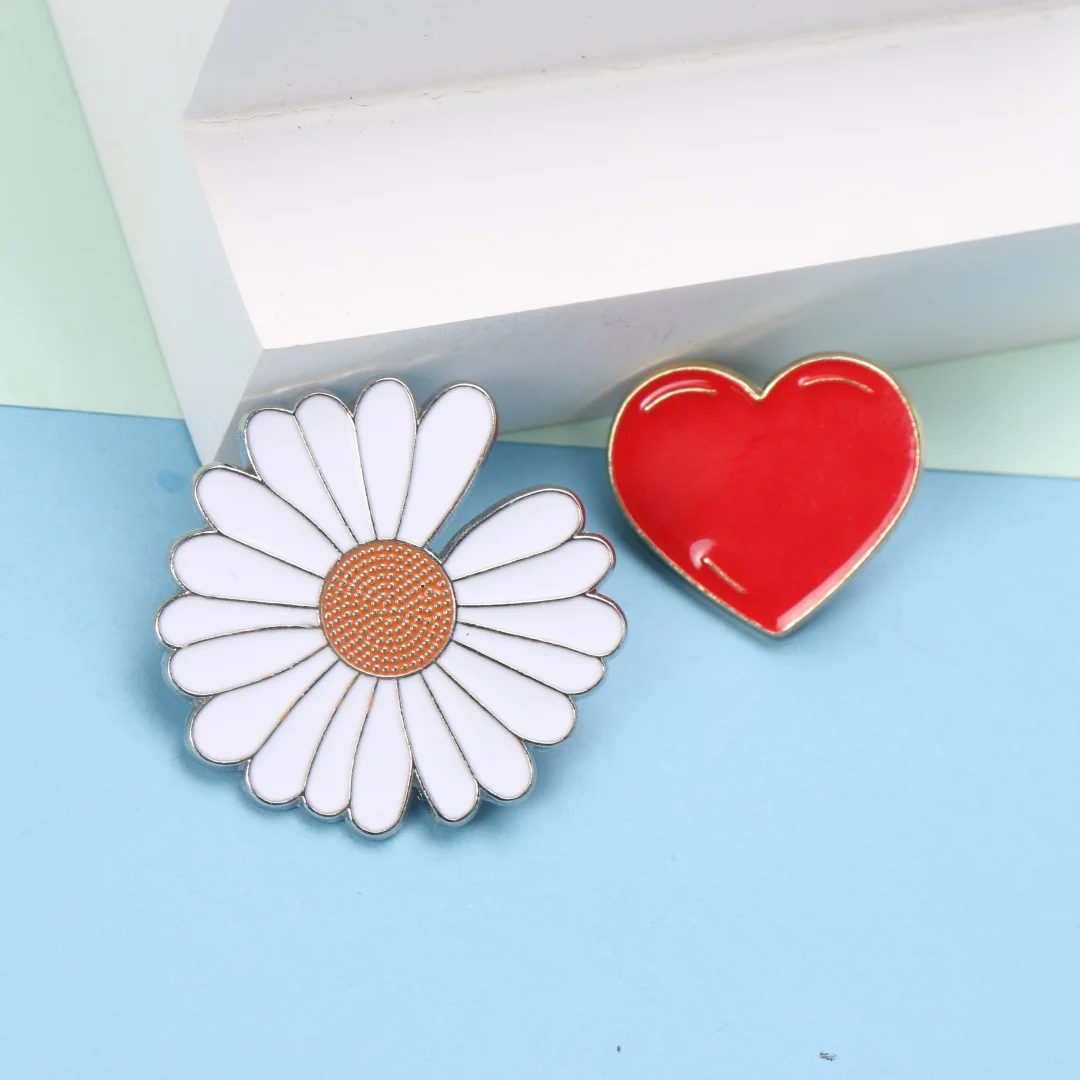 Broche pour hommes et femmes, Design de cœur de fleur fraîche, costumes, sacs, chapeaux, trousses à crayons, accessoires assortis, cadeaux de fête