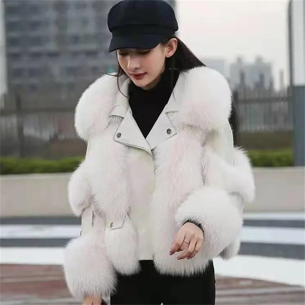 ผู้หญิง 2024 ฤดูหนาวใหม่Outerwear Topsสั้นเลียนแบบFox Fur CoatหนังเทียมFull Fox Furเสื้อแจ็คเก็ตรถจักรยานยนต์หรูหรา