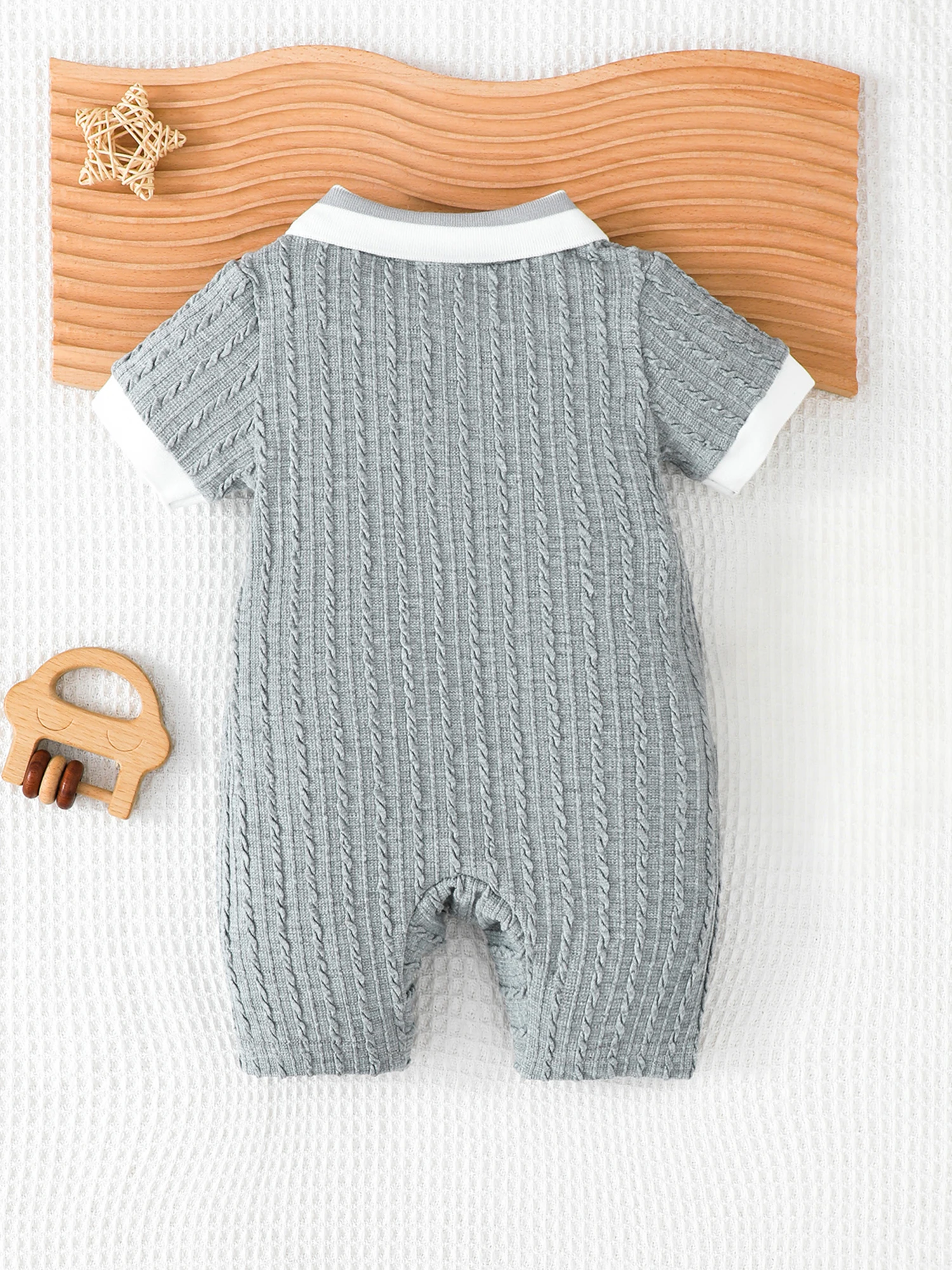 

Вязаный комбинезон для младенцев с вышивкой милого медвежонка, воротником на пуговицах, короткими рукавами, в летнем-весеннем стиле