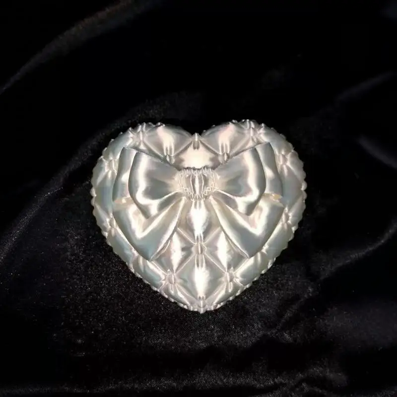 1 Stück Mini-Schmuckbox in Herzform aus Seide mit Schleife, tragbarer Aufbewahrungskoffer für Schmuck auf Reisen und Geschäftsreisen. – Detail 9