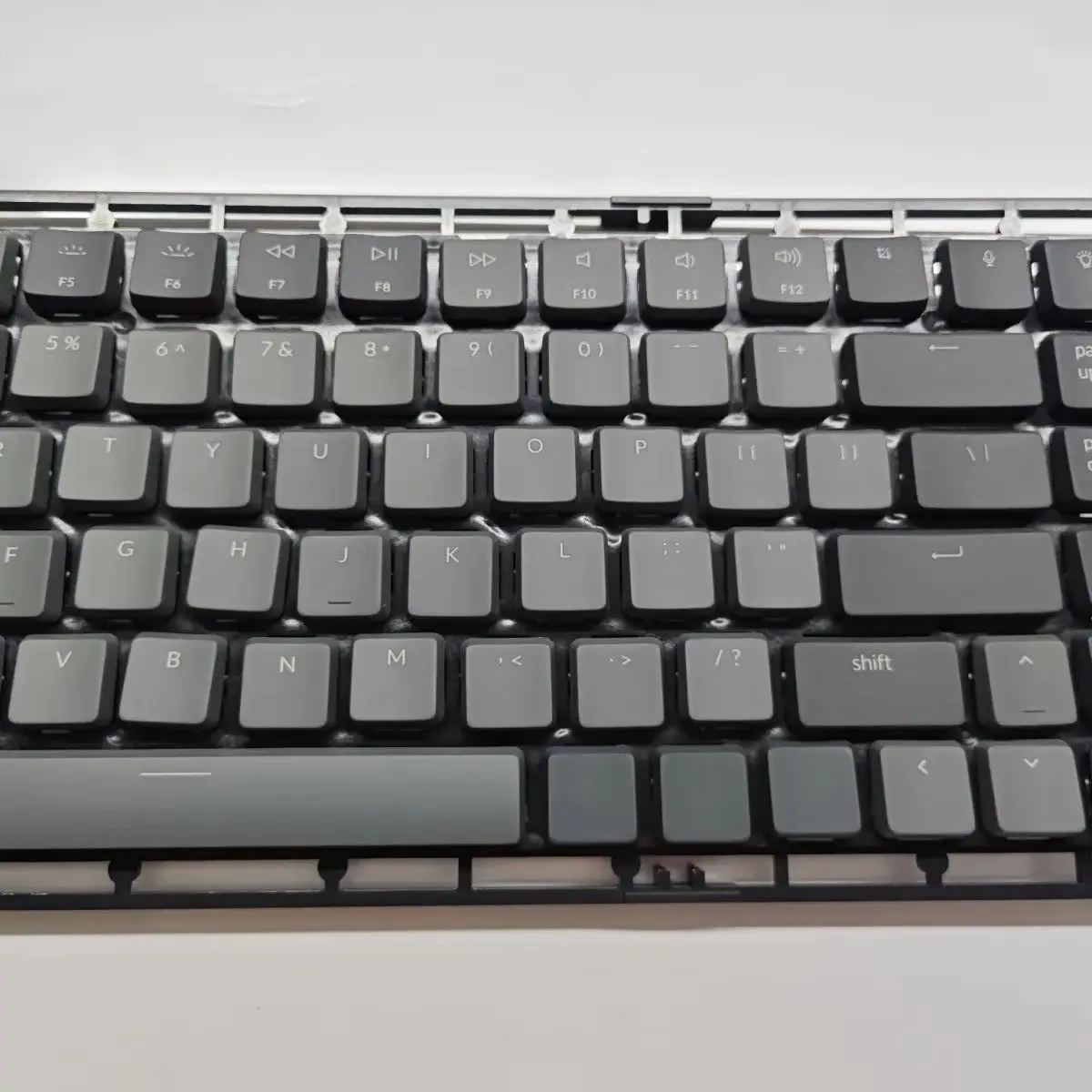 Szaro-pomarańczowe, niskoprofilowe nakładki na klawisze z ABS, podświetlane, kompatybilne z niskoprofilową klawiaturą mechaniczną Keychron K1 K3. — zdjęcie produktu 3