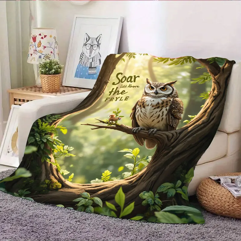 قطعة واحدة من بطانية الفانيلا "بطانية بومة الغابة والسنجاب - ترتفع فوق المقلاة، مشهد طبيعي مريح"