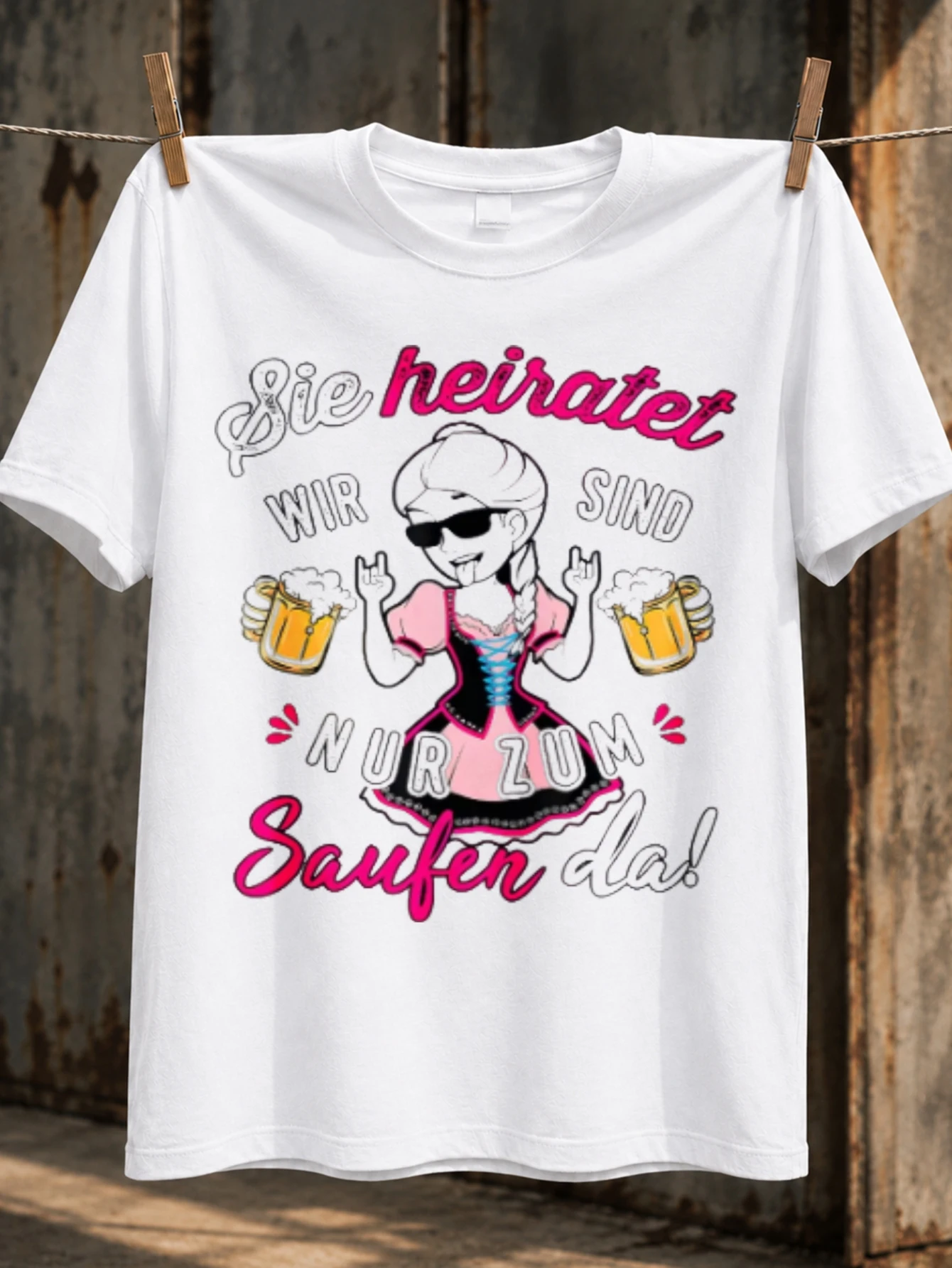 Sie Heiratet Wir Sind Nur Zum Saufen Da Bride Sketch With Beer  Pink  Script Bachelorette Humor  Unisex All T-Shirt