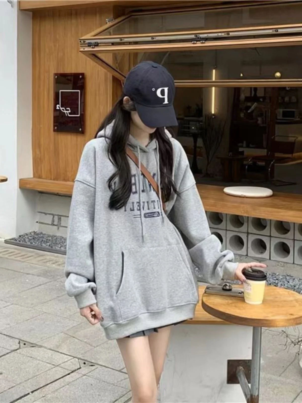 

Серая женская толстовка оверсайз свободного кроя в стиле кэжуал, весенне-осенняя куртка в американском ретро-стиле, с принтом, длинными рукавами, из полиэстера