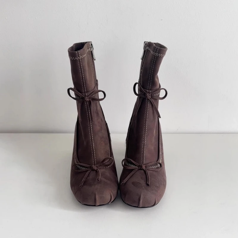 Nouvelles Bottes Chelsea Gothiques Femme 2026 – Chaussures à Talons Hauts et Nœud en Daim Épais pour l'Hiver – Collection Designer