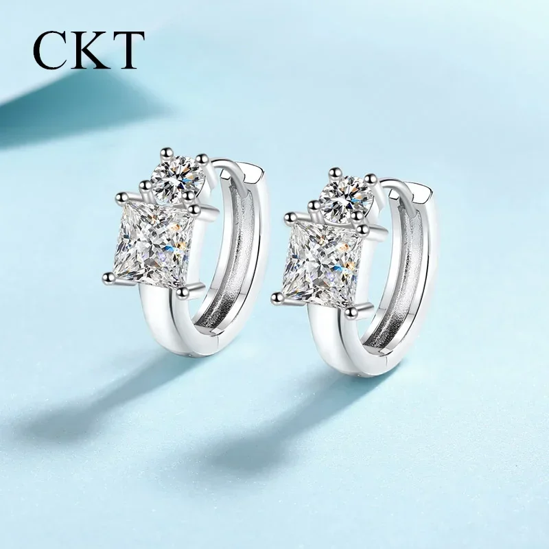 

18K White Gold Platinum Pt950 2.6ct Moissanite Hoop Earring for Women Buckle Square Sugar Temperament Design Wedding Jewelry