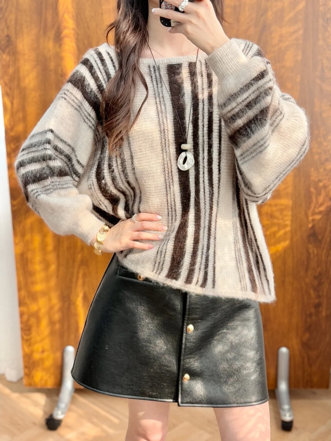 

oulder Bared Lazy Sle Women's Knitted Sweater Winter New Arrival Camere Overhead Striped French Sle Casual Daily Wear